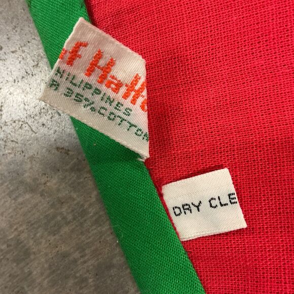 House Of Hatten Christmas Tree Skirt Red Appliqué Mom Dad Kids Toys VTG READ - Picture 13 of 16